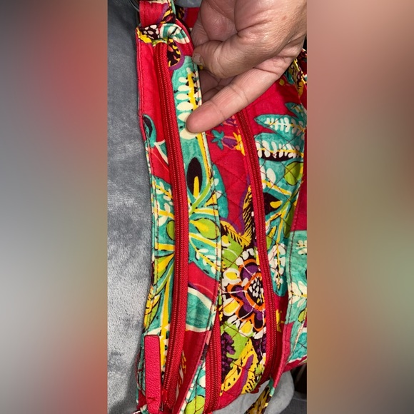 VERA BRADLEY PURSE. - Picture 14 of 16